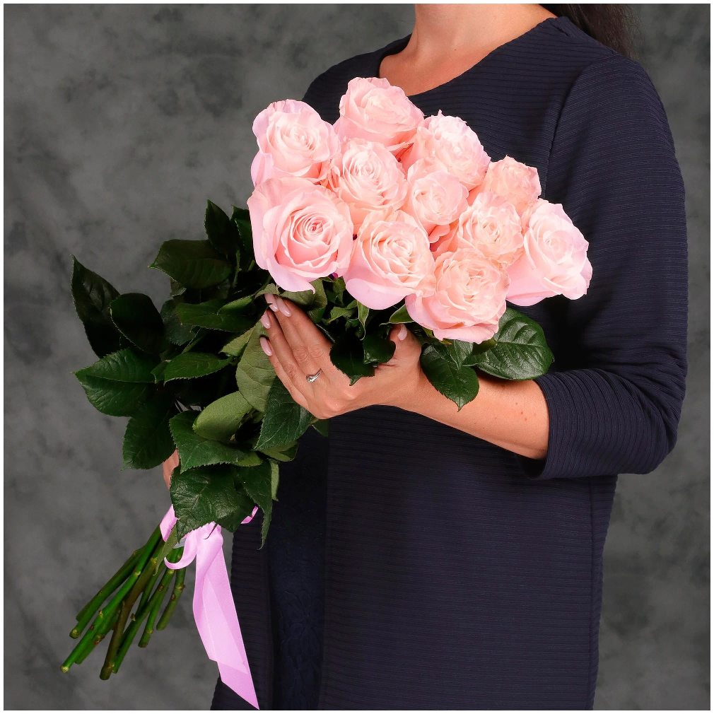 Букет из 11 роз «Карина» 60 см