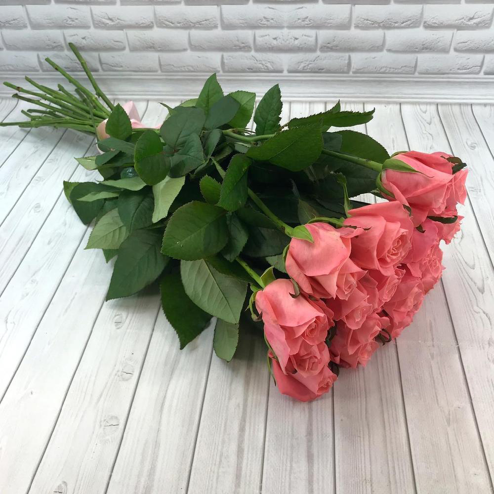 Букет из 19 роз «Анна Карина» 60 см